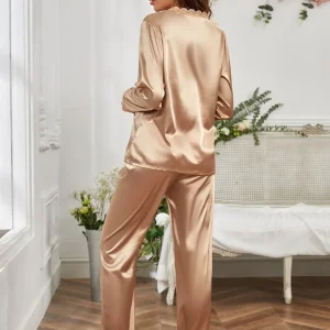 Pijama Longo Feminino de Inverno de Cetim Decote V
