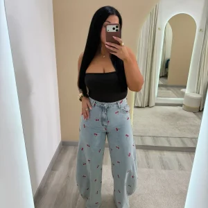 Calça Padrão Cerejas