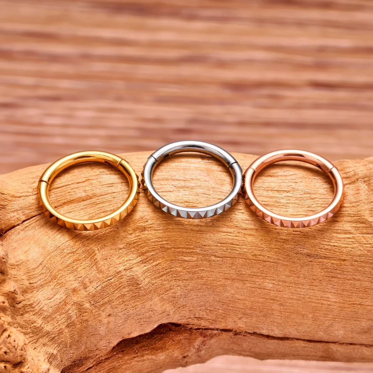 Clicker ring with geometric patterns made of titanium 16G - Image 3