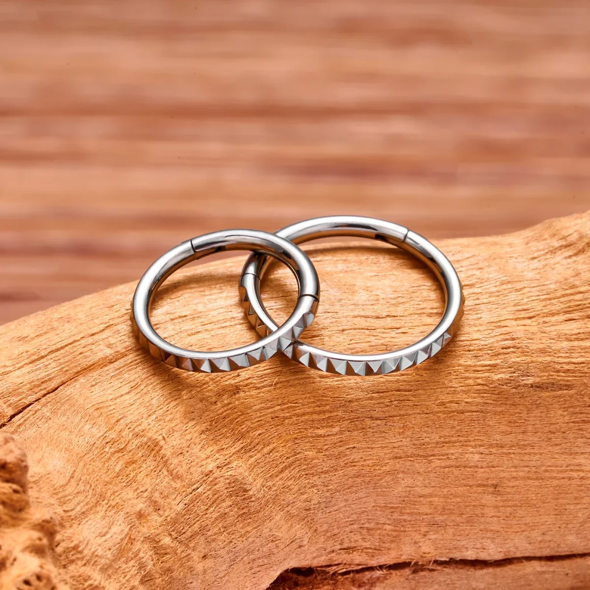 Clicker ring with geometric patterns made of titanium 16G - Image 4