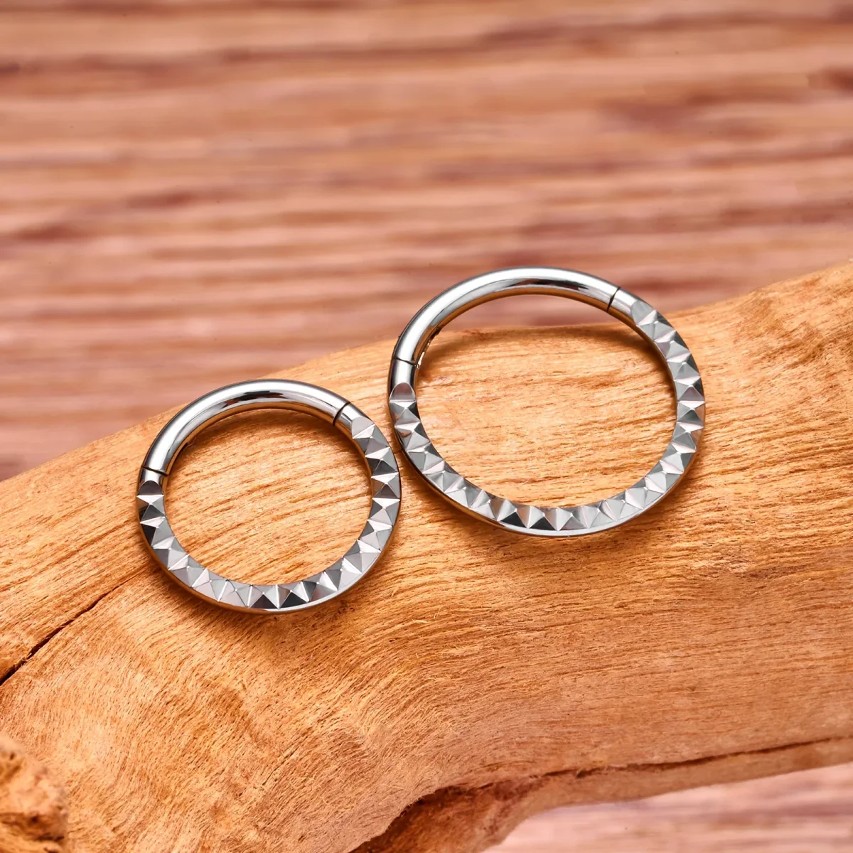 Daith clicker with geometric patterns titanium septum ring 16G - Image 4